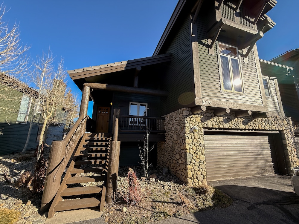 Snowcreek V #819 4 Bedroom Condo