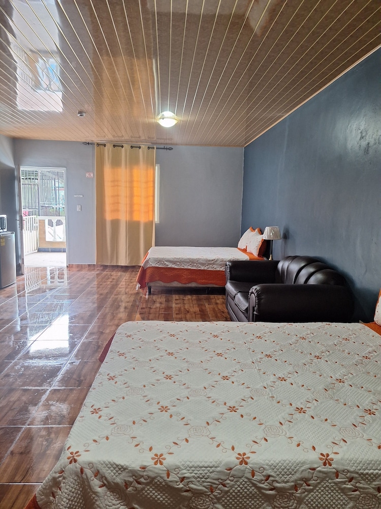 Travel Connection Hostal - Property Image 4