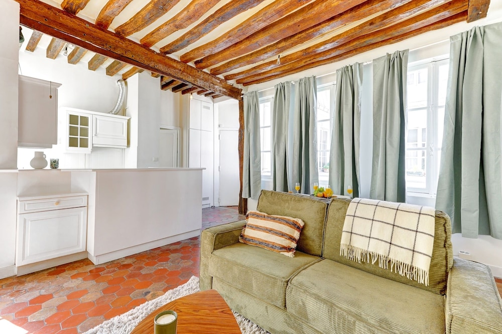 Charming 1BR Near Latin Quarter