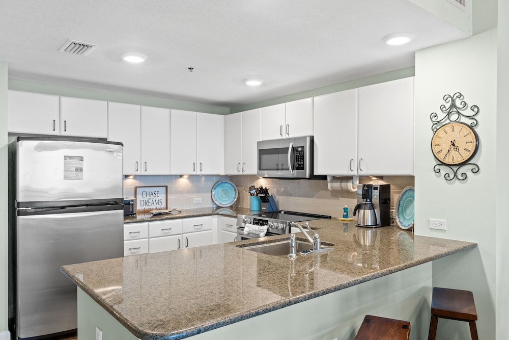 Grand Panama Beach Resort by Book That Condo