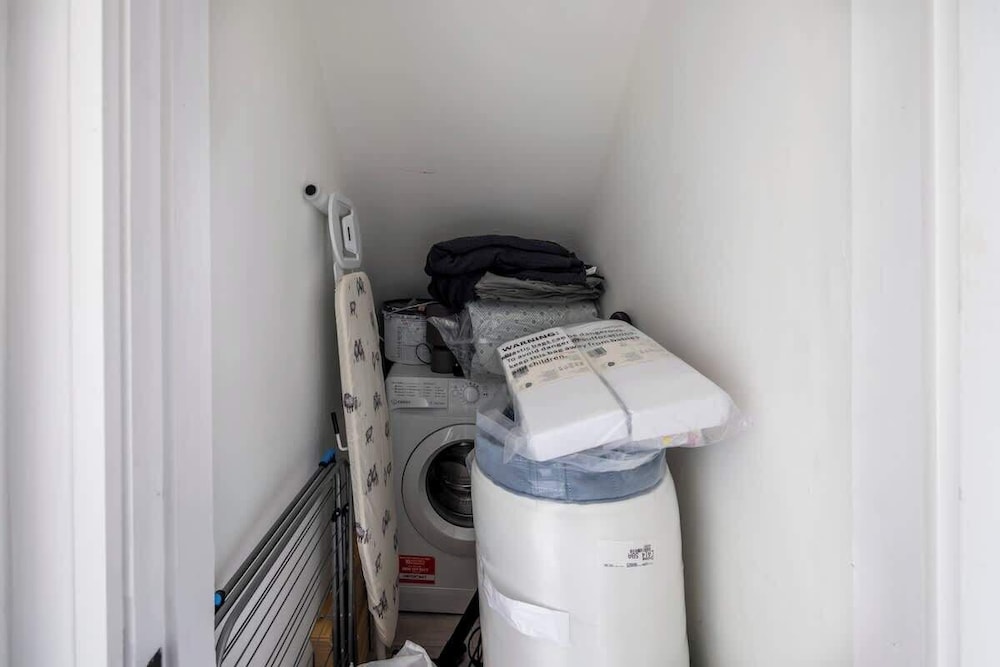3bedroom 2 Bathroom House-free Parking 5 Beds