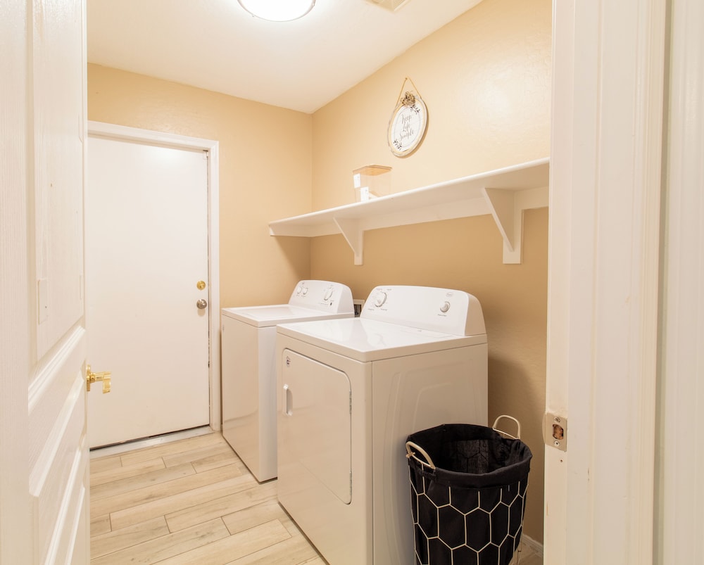 Casa Alessia 4BR Home & Heated Pool