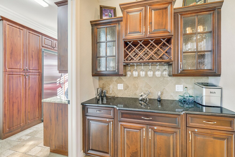 3 Mi to Bonita Beach: Outdoor Oasis w/ Pool & Spa!