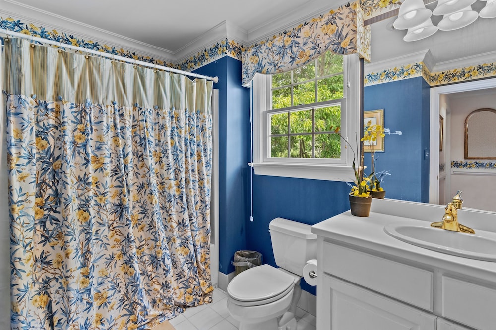Lake Escape - Lake Waccamaw 7 Bedroom Home