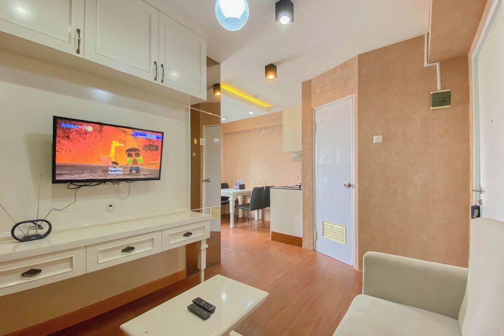 Pleasant And Modern Look 1Br Green Pramuka City Apartment