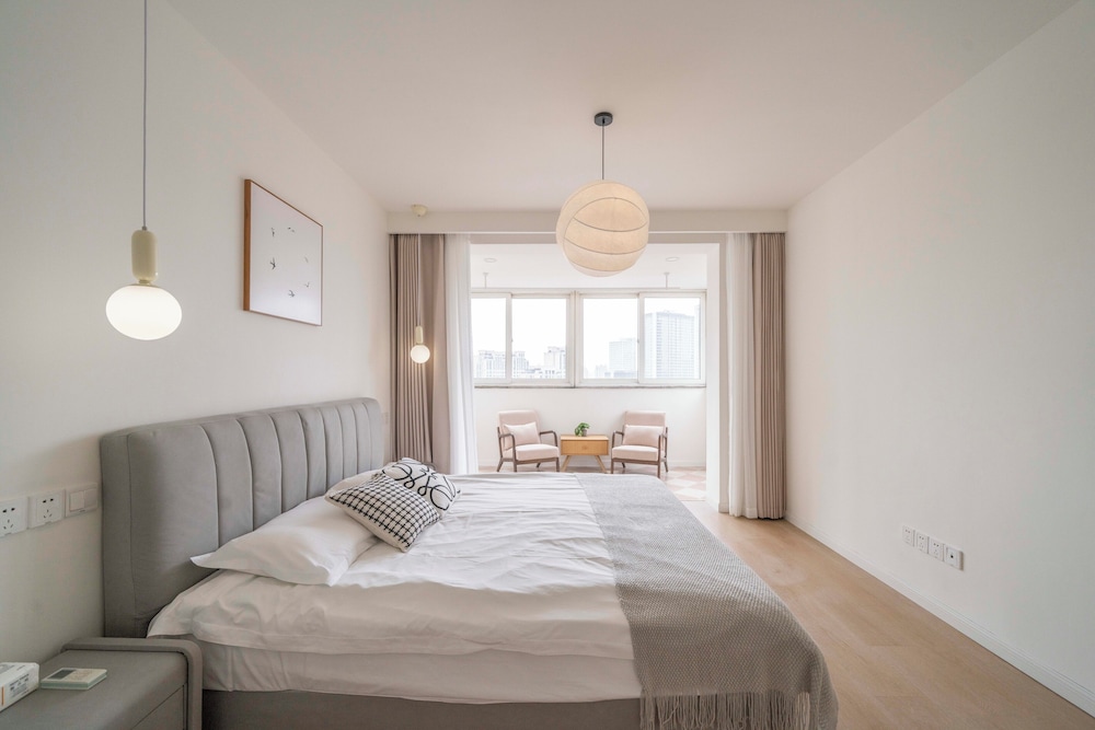 Book and Bed-Lujiabang