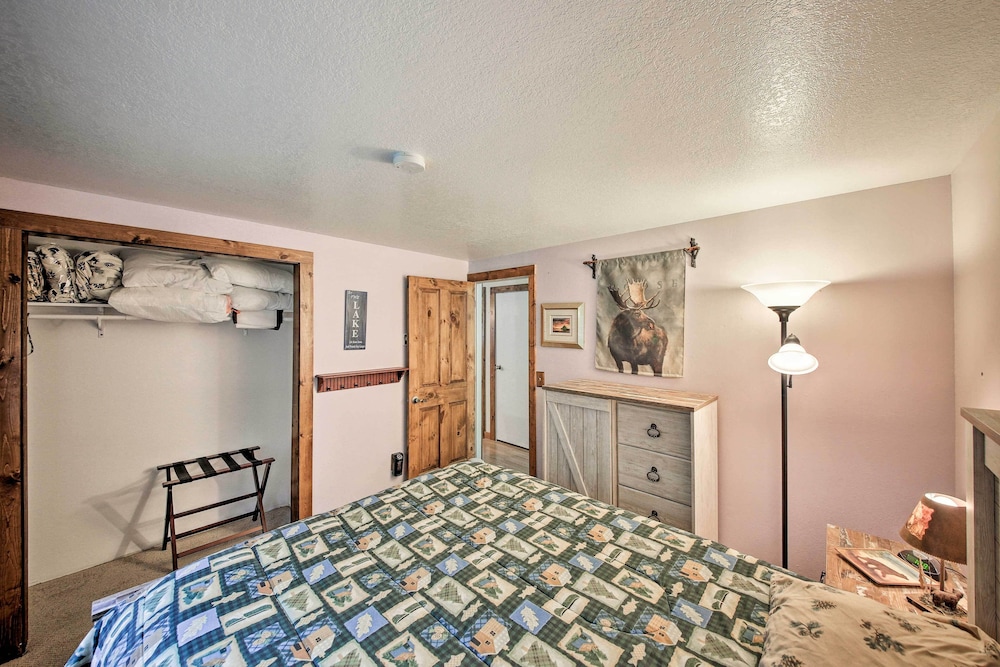 Quaint Priest Lake Cabin w/ Patio < 1 Mi to Lake! view 2