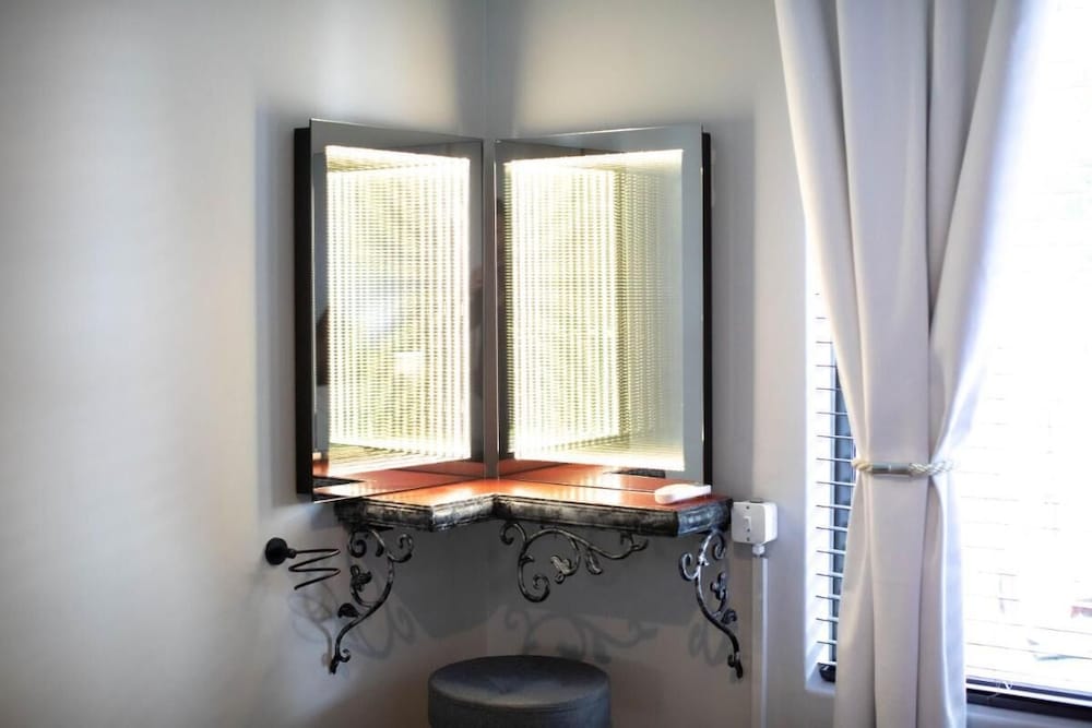 Luxurious Self-catering Apartment in Benoni With Private Entrance