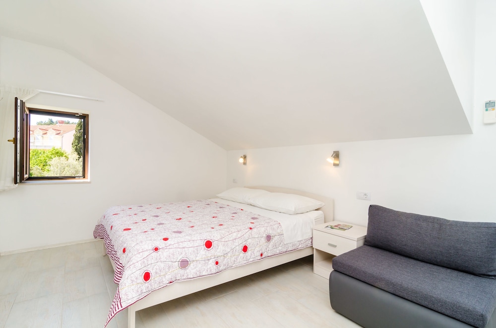 Cina Apartments