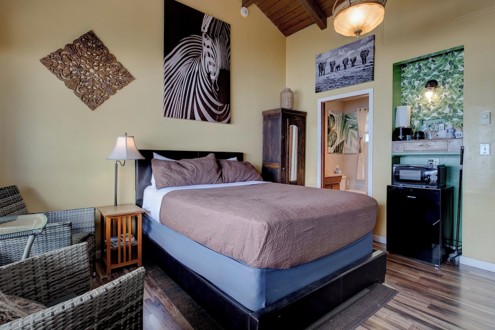 Moolack Shores Inn