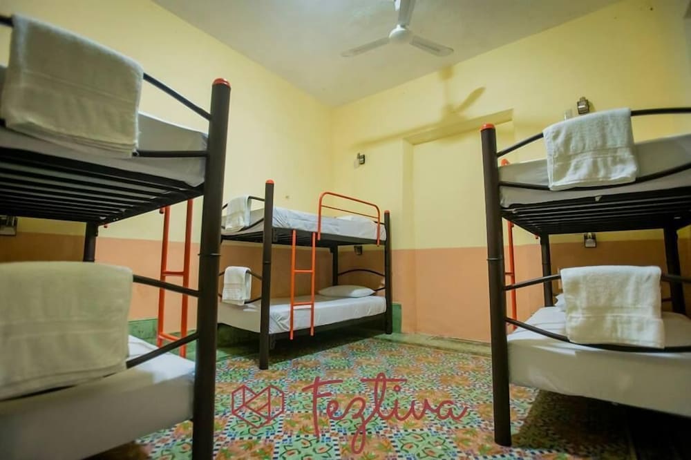 Hostal La Ermita - Hostel
