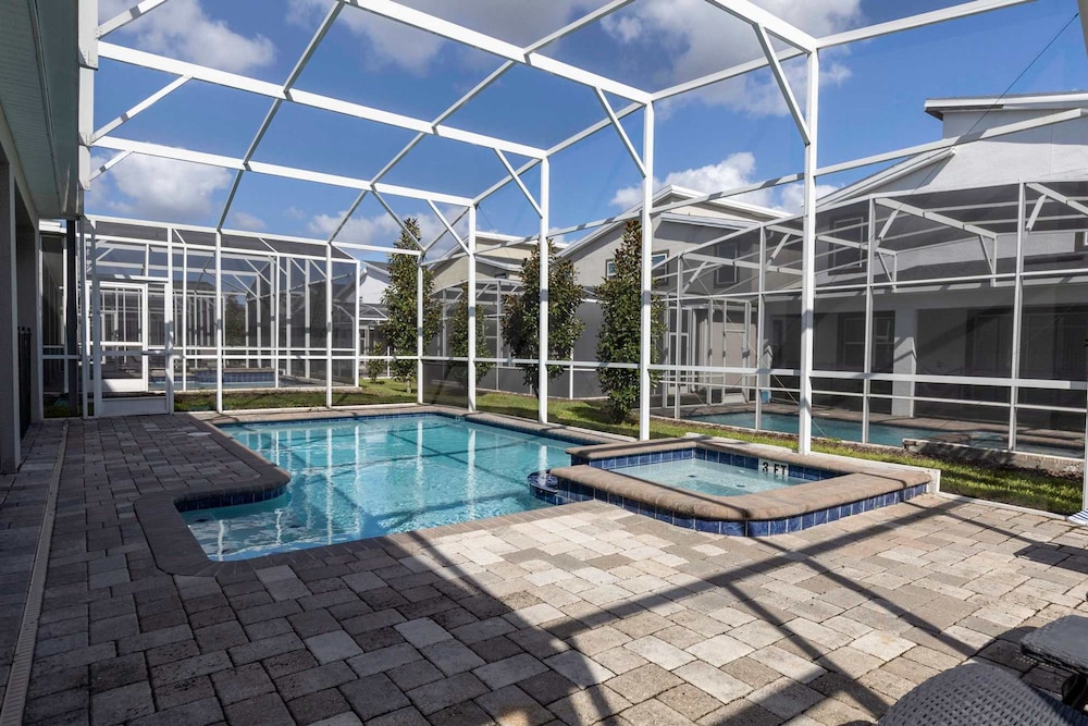 Luxury 9BR Villa Poolside Bliss n Pool Table Fun