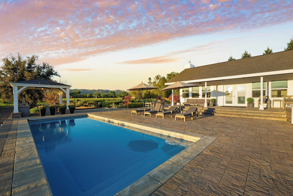 Chic Sonoma Oasis w/ Pool, Bocce, Hot Tub + Minutes to Downtown