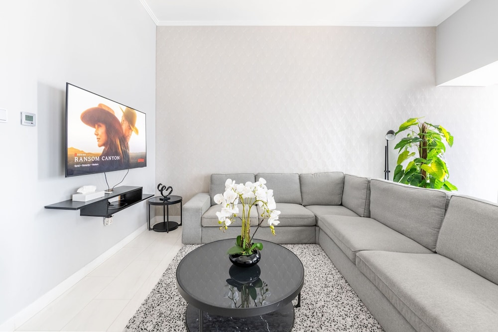 Iconic Marina Stay Cayan Tower 2BR