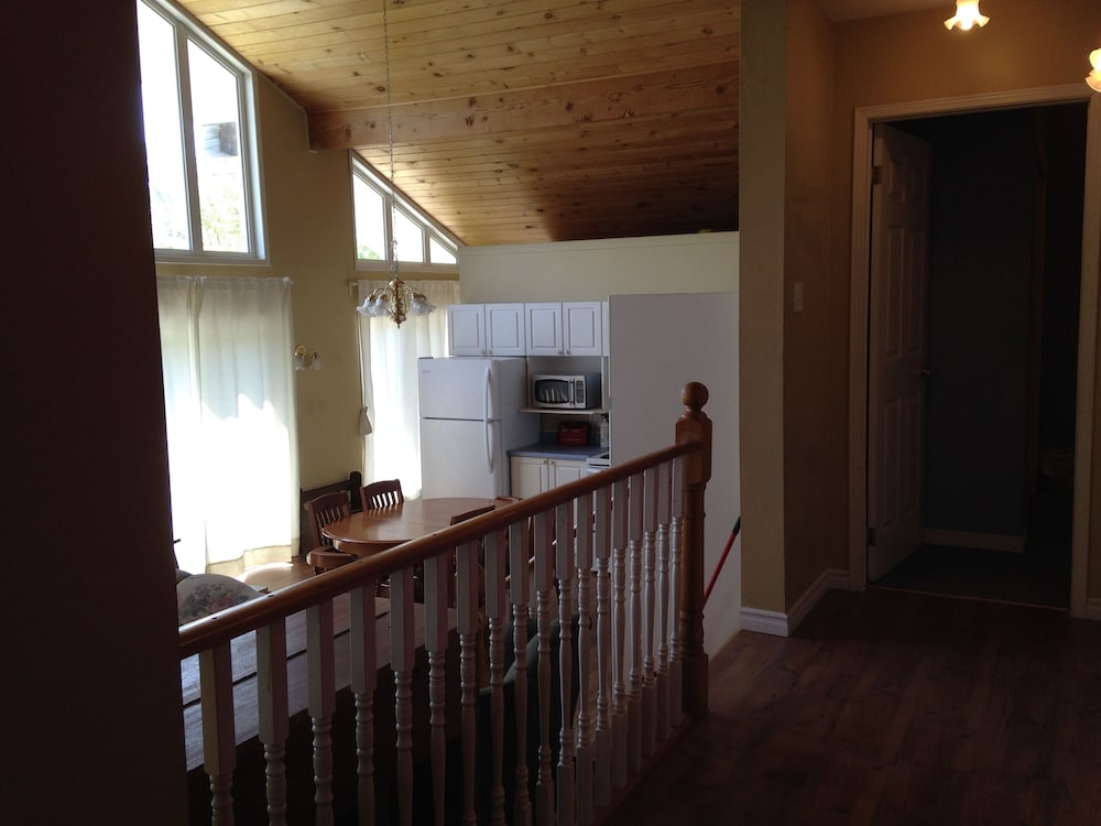 Warbler's Roost Country Inn B&B