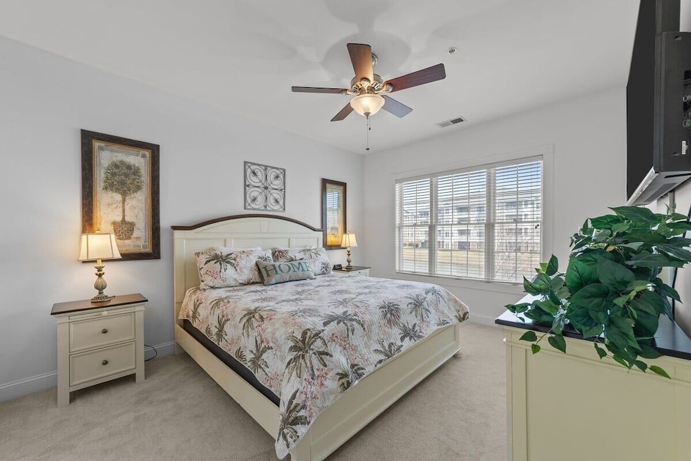 Magnolia Pointe Luster Leaf 4887-203 2 Bedroom Condo