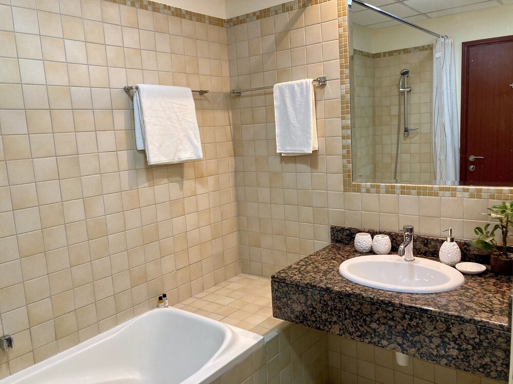 Whitesage - Elegant Interior With Incredible Sea and City View
