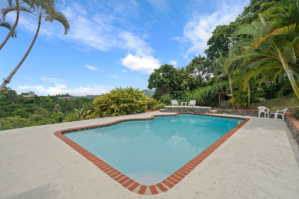 Nice Pool w Breathtaking Mountain Views BBQ