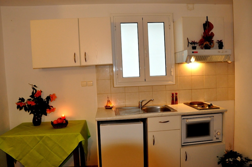 Haris Apartments