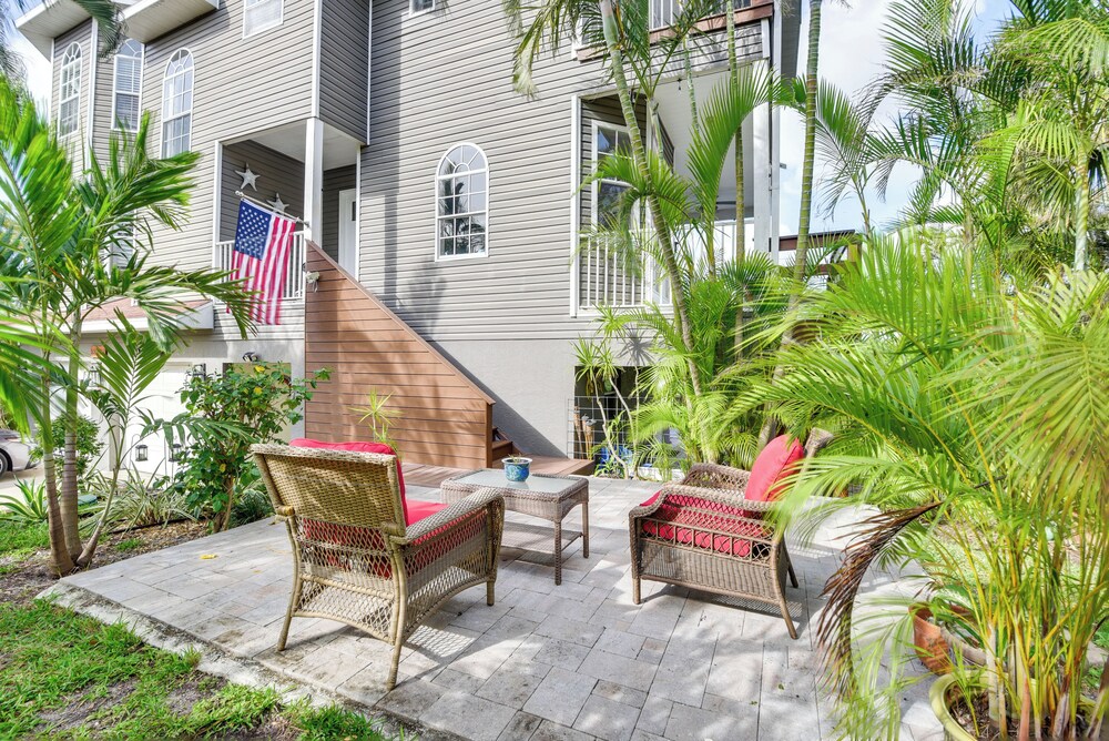 Dock, Kayaks & On-site Pond: Terra Ceia Home