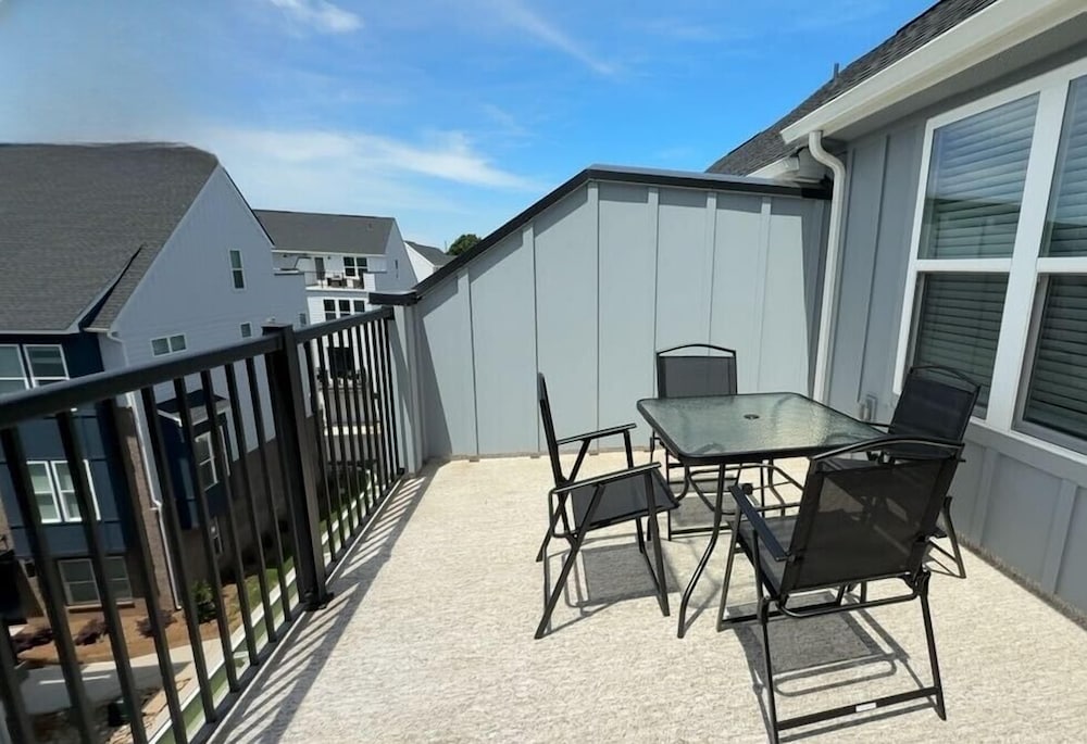 3BR King Townhouse Rooftop in Uptown CLT