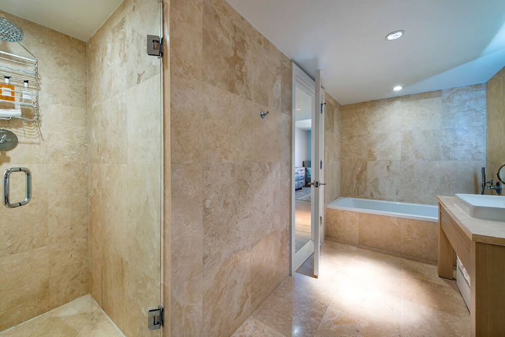 1 Homes Vacation Rentals by LMC - Image 2