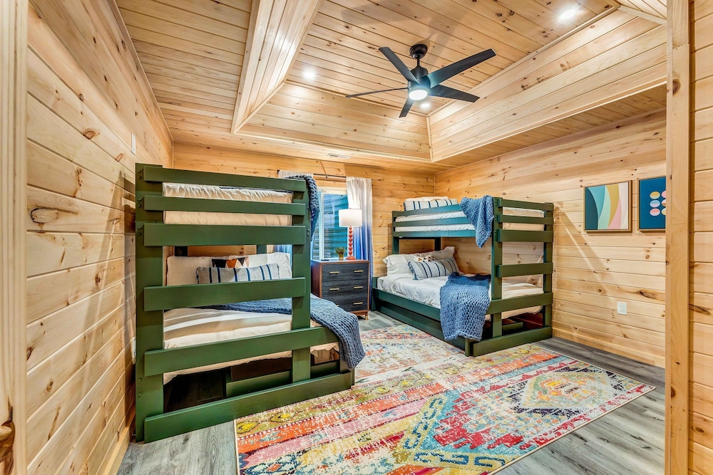 Grand Timber by Avantstay Indoor Pool Sauna Sports Court Game Room More