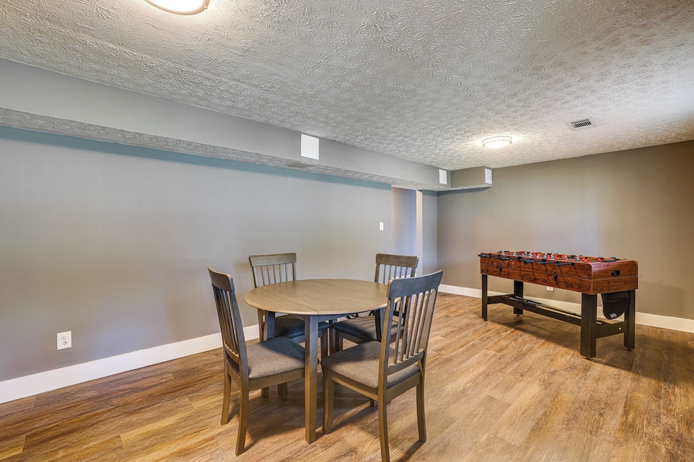 1 Mi to Dtwn Lynchburg: Charming Family Home!