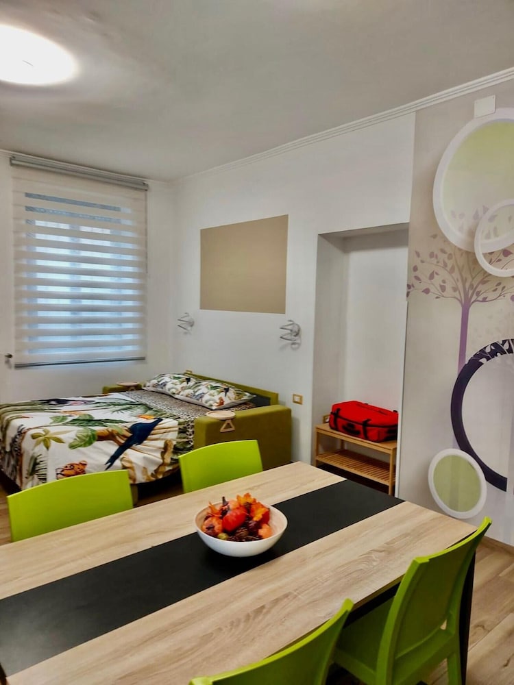Happy Days! Cozy Roma Retreat Private Apartment in Heart of the City