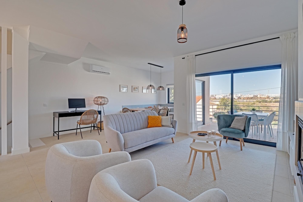 Casa Ferraguido by Portucasa view 3