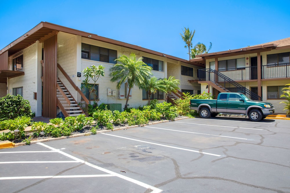 Waiohuli Beach Hale Ocean View Condos with Parking