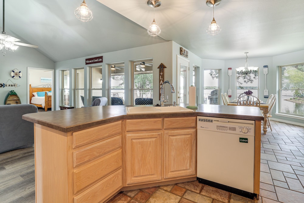 Bring Your Boat! Lakefront Home w/ Dock in Grove