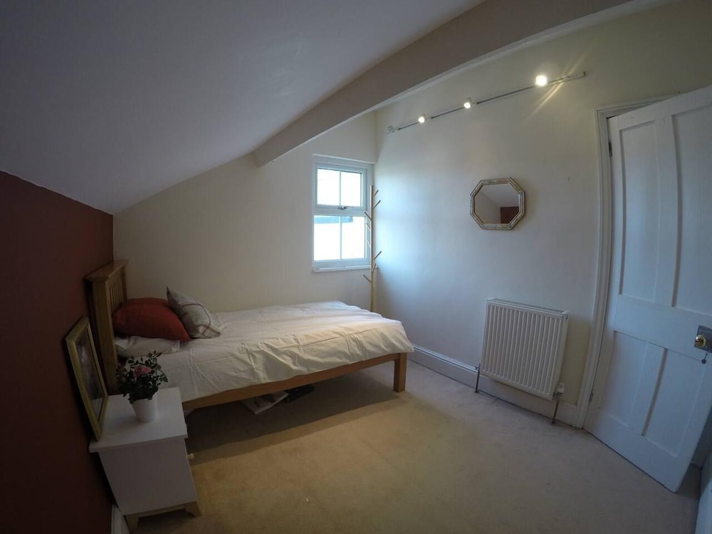Beautiful and Spacious House in North Wales, UK view 4