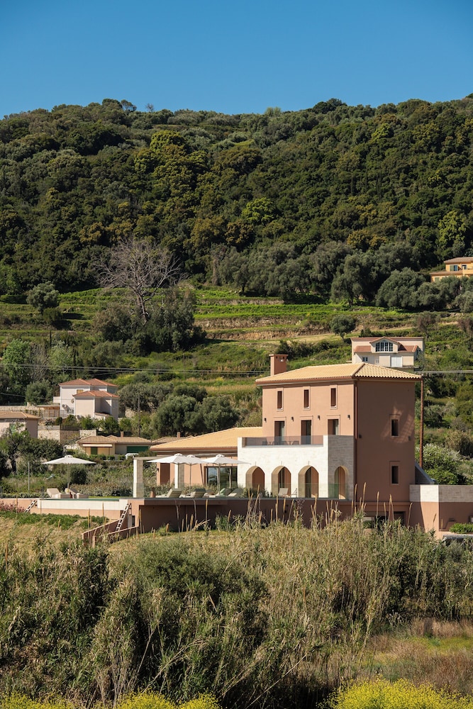 Reveli Suites