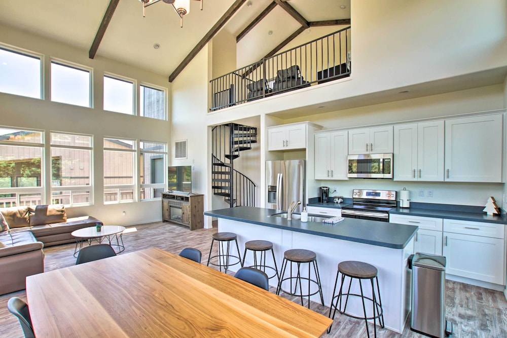 Payson Vacations - Luxury Pine Home w/ Gorgeous Mogollon Rim Views - Property Image 1