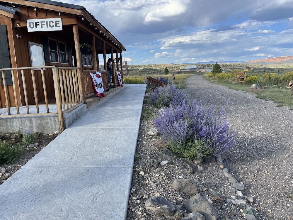 The Riverside Ranch RV Park, Motel & Campground