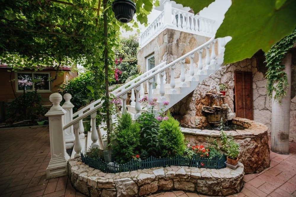 Laura Guest House