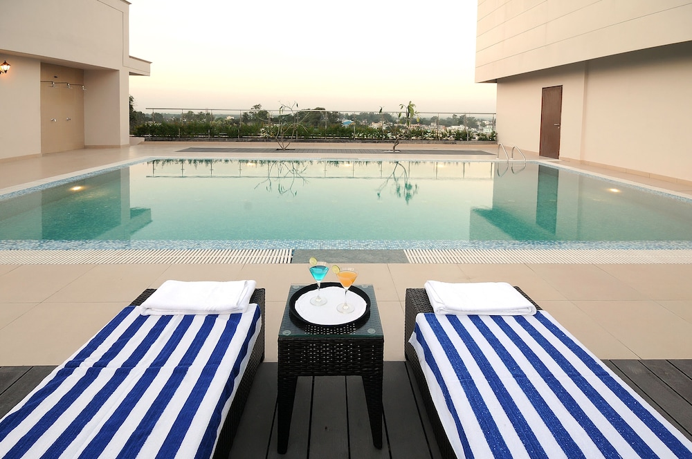 Hotel Blue Saphire Countryside view 3