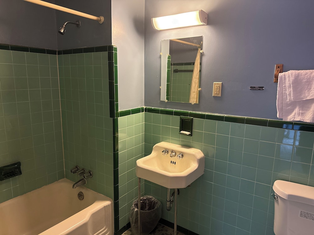 Shady Grove Motel