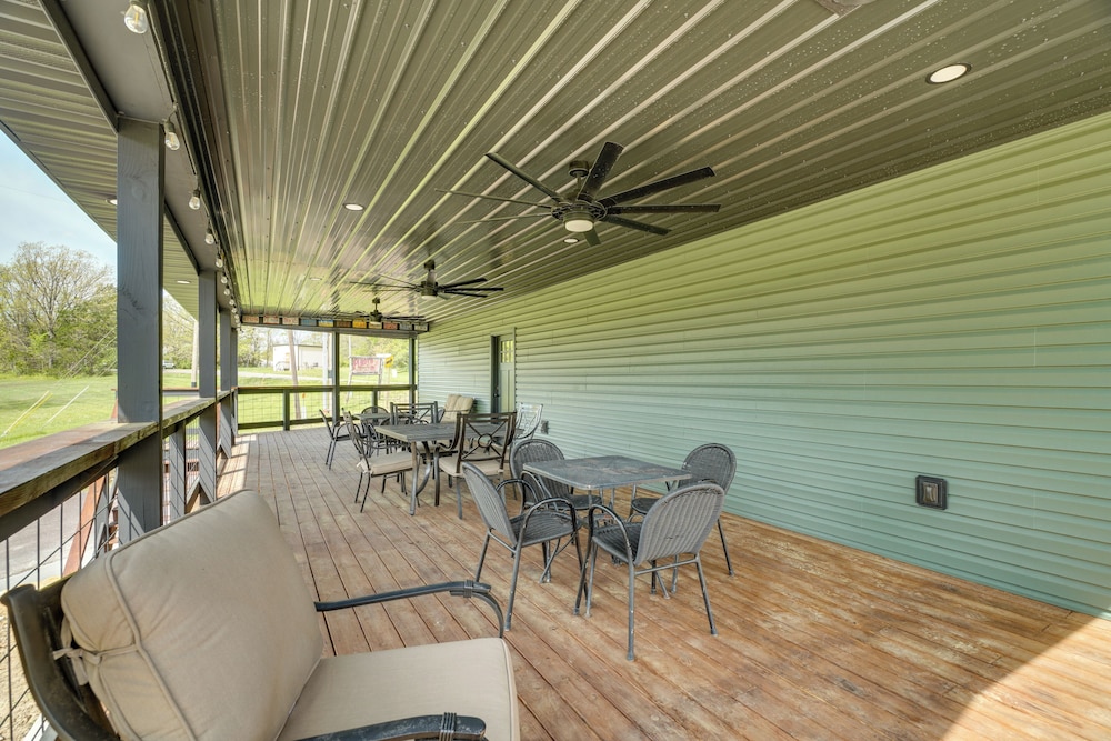 Studio Stay w/ Deck in Missouri Wine Country