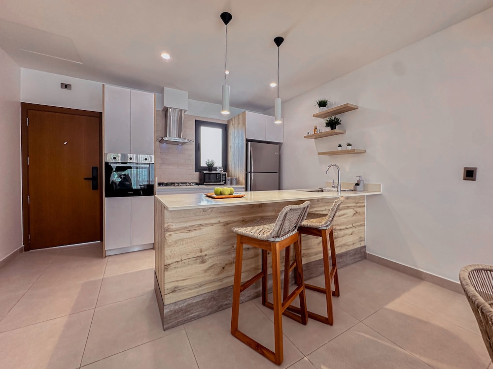 Fantastic Beach Penthouse With Rooftop BBQ
