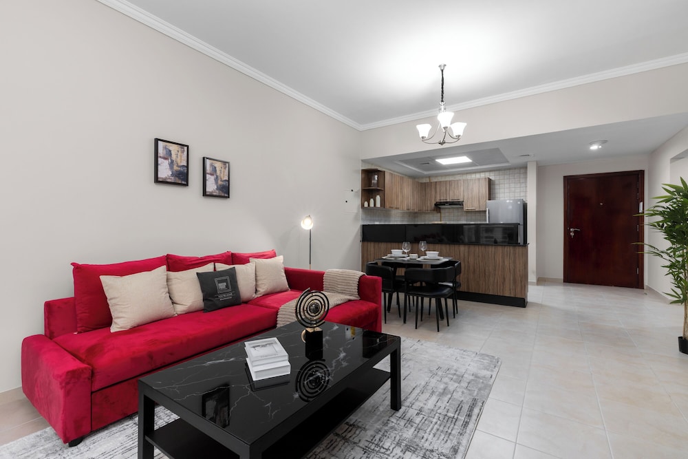 Maison Privee - Comfortable Downtown Apartment w/ City Skyline Vws