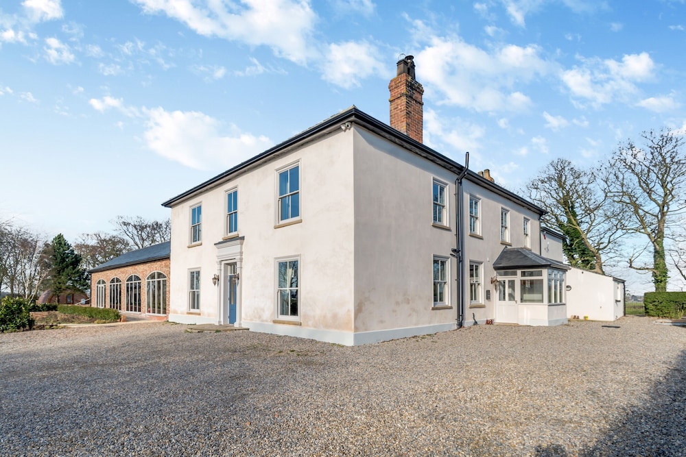 Carlton Manor
