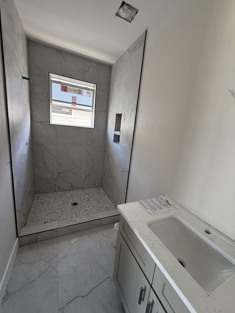 Gorgeous 6 Bedroom New Build 261 Carolina Ave: Heated Pool 6 Home