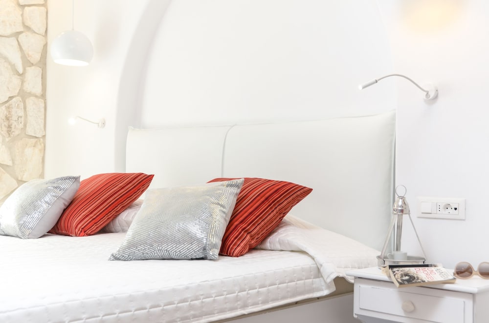 Naxos Evilion photo 4