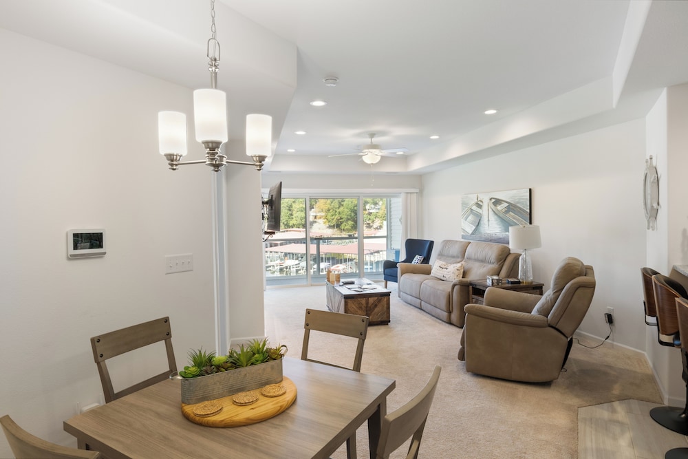 Central Location, Pool Access & Breathtaking Views