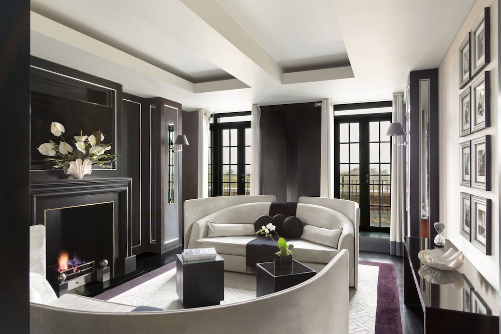 Grosvenor House Suites-1