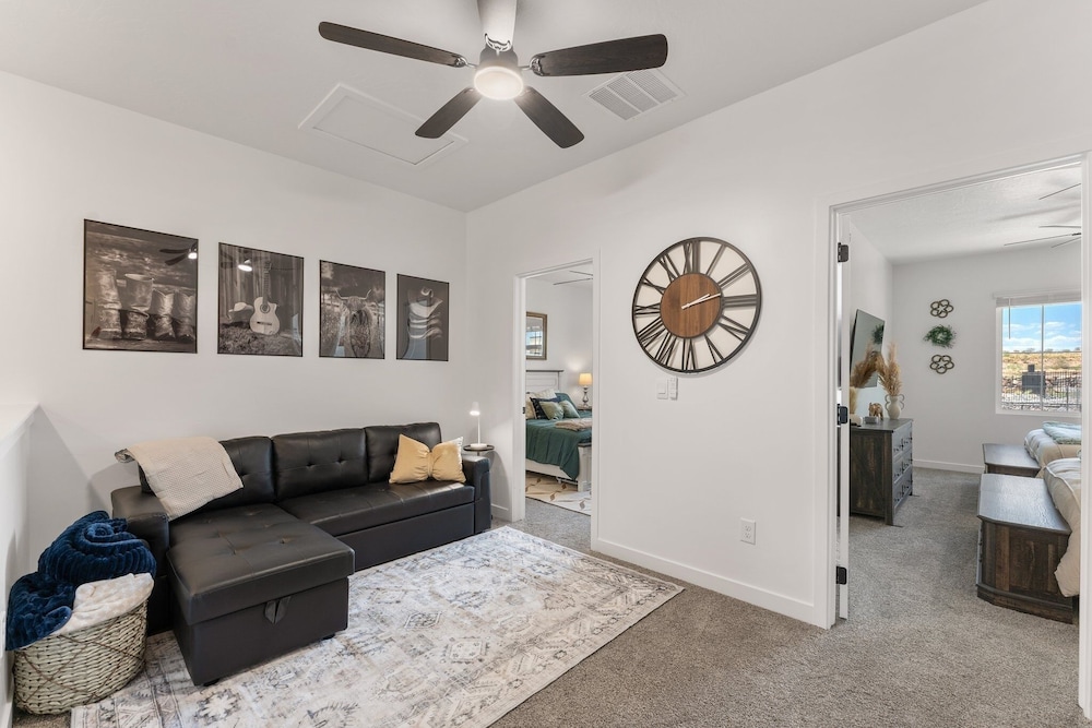 Popular Poolside Retreat 4 Bedroom Townhouse