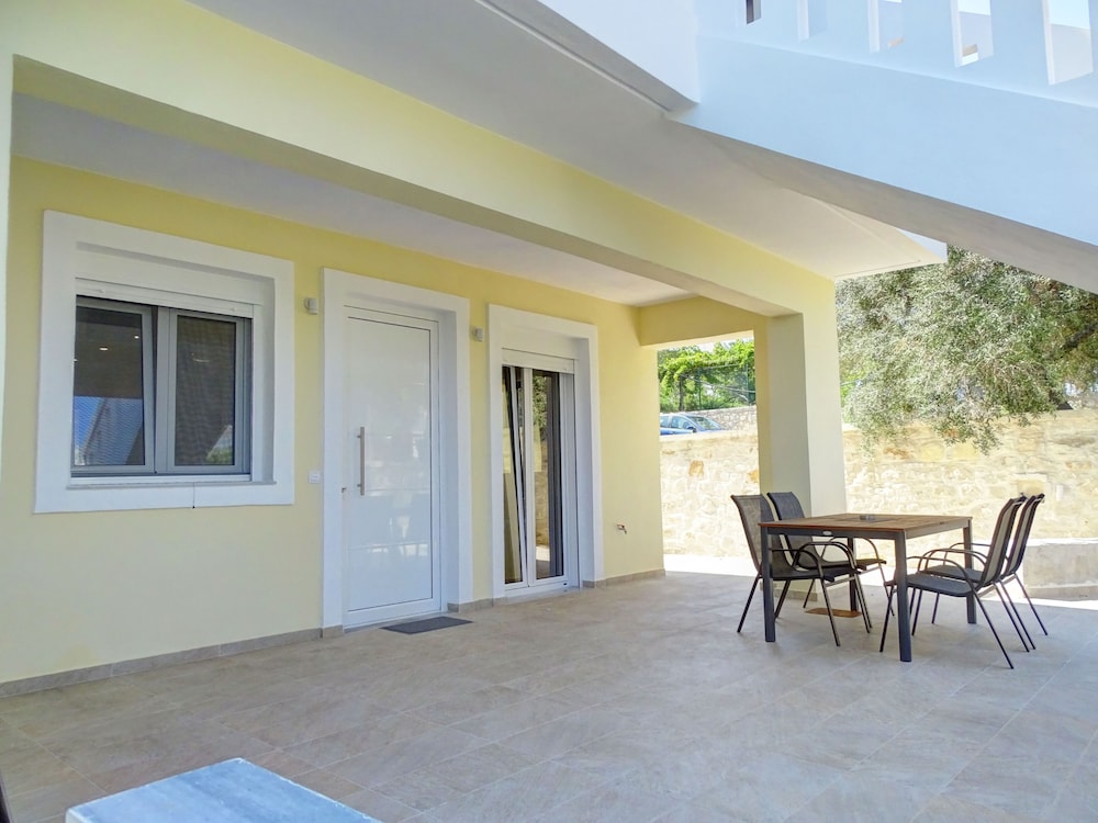 Lyrids Apartments
