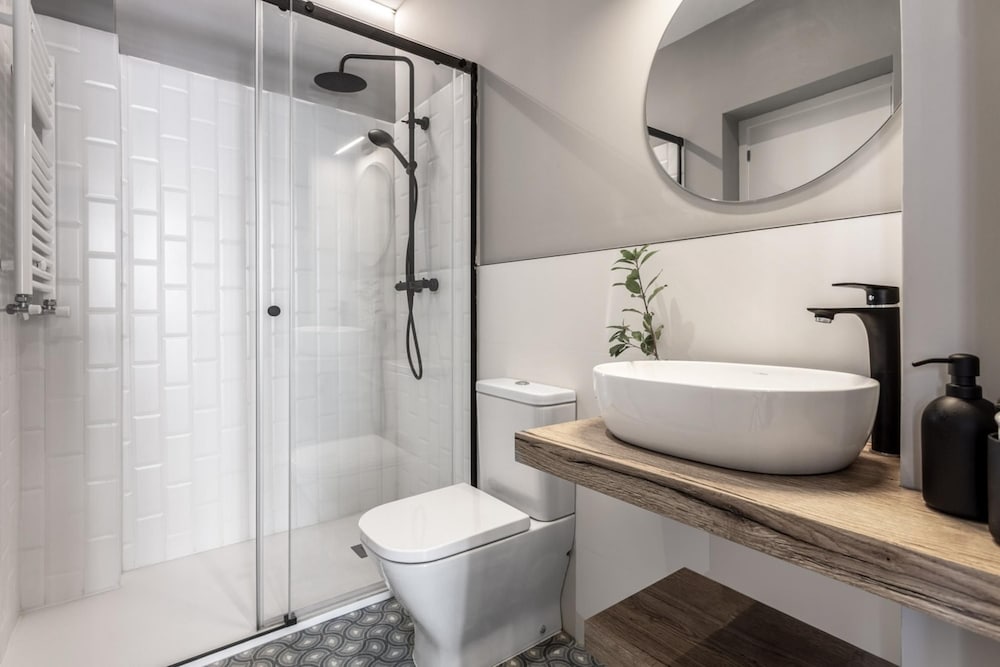 Broto - 4 Bedrooms in Malasa a photo 4